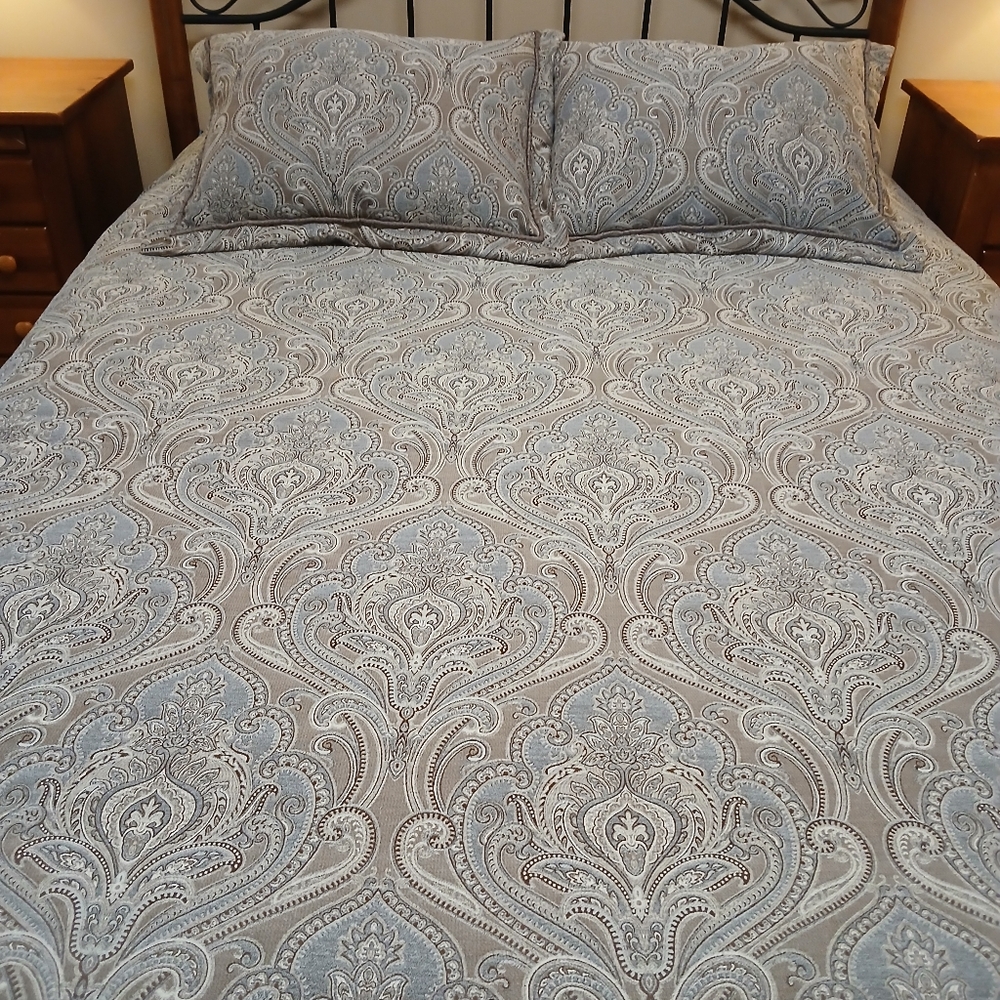 Queen Size Comforter Set